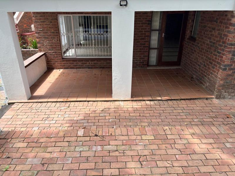 7 Bedroom Property for Sale in Rouken Glen KwaZulu-Natal