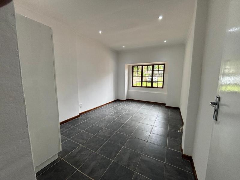7 Bedroom Property for Sale in Rouken Glen KwaZulu-Natal