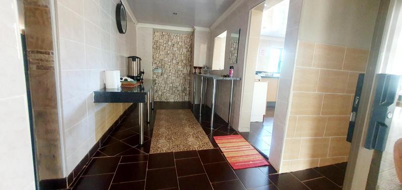 To Let commercial Property for Rent in Roseneath KwaZulu-Natal