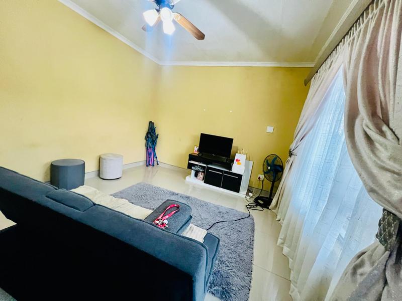 To Let 2 Bedroom Property for Rent in Kwamashu KwaZulu-Natal