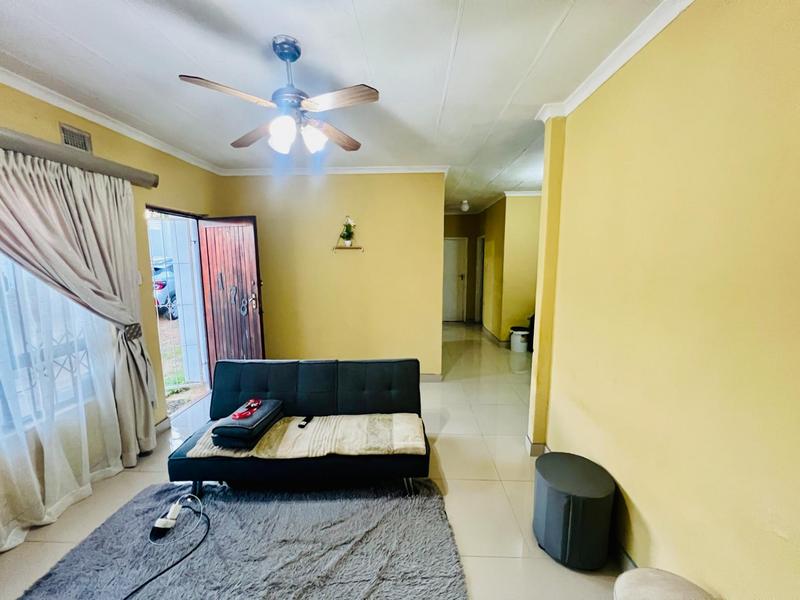 To Let 2 Bedroom Property for Rent in Kwamashu KwaZulu-Natal