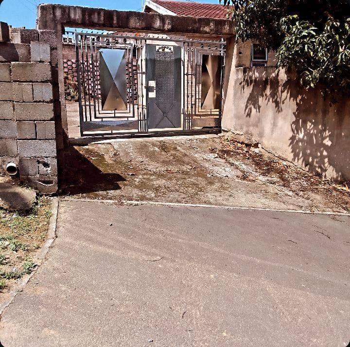 3 Bedroom Property for Sale in Umlazi KwaZulu-Natal