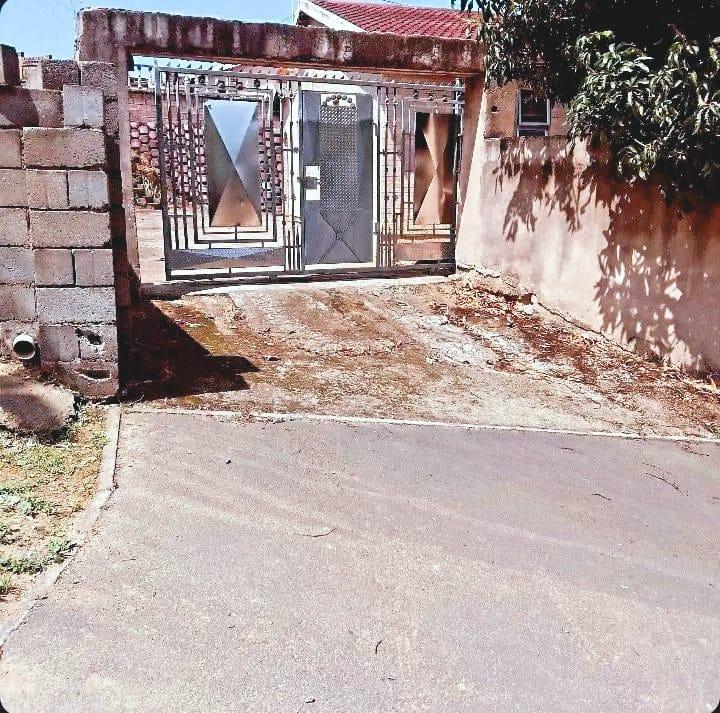 3 Bedroom Property for Sale in Umlazi KwaZulu-Natal