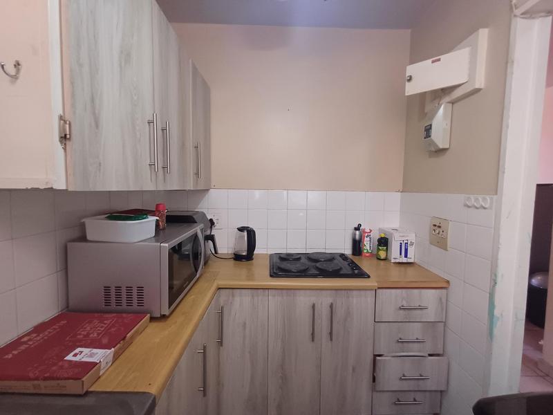 1 Bedroom Property for Sale in Essenwood KwaZulu-Natal