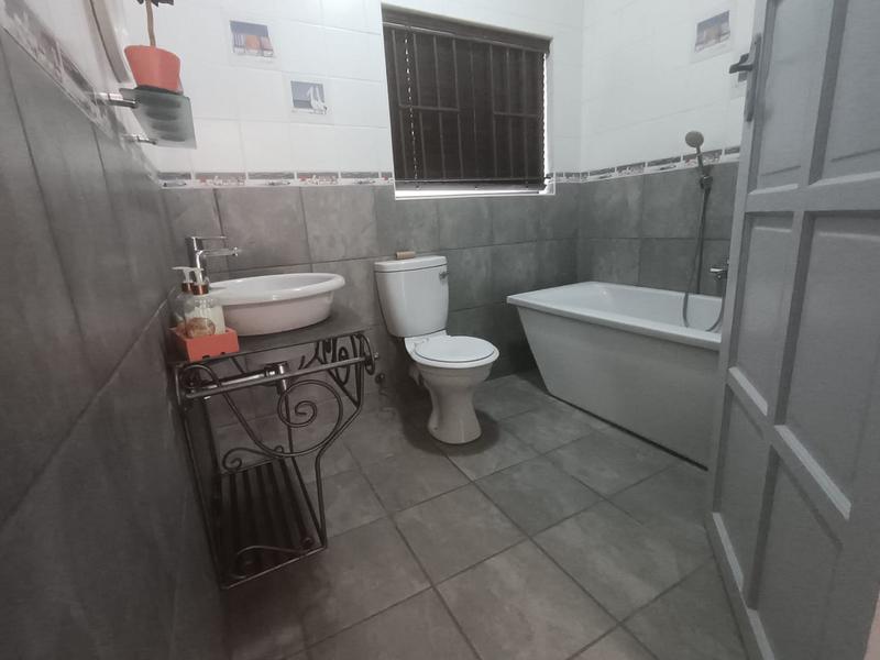 5 Bedroom Property for Sale in Trafalgar KwaZulu-Natal