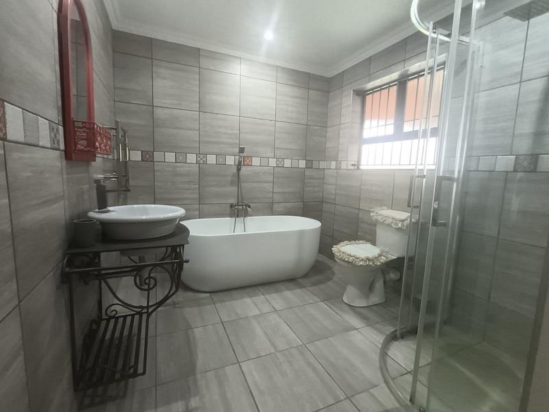 5 Bedroom Property for Sale in Trafalgar KwaZulu-Natal