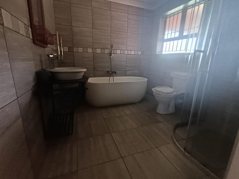 5 Bedroom Property for Sale in Trafalgar KwaZulu-Natal