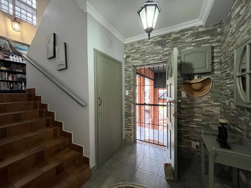 5 Bedroom Property for Sale in Trafalgar KwaZulu-Natal