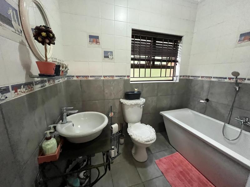5 Bedroom Property for Sale in Trafalgar KwaZulu-Natal