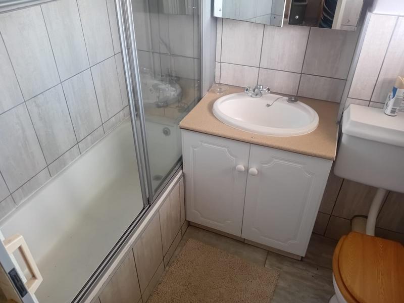 1 Bedroom Property for Sale in Umtentweni KwaZulu-Natal