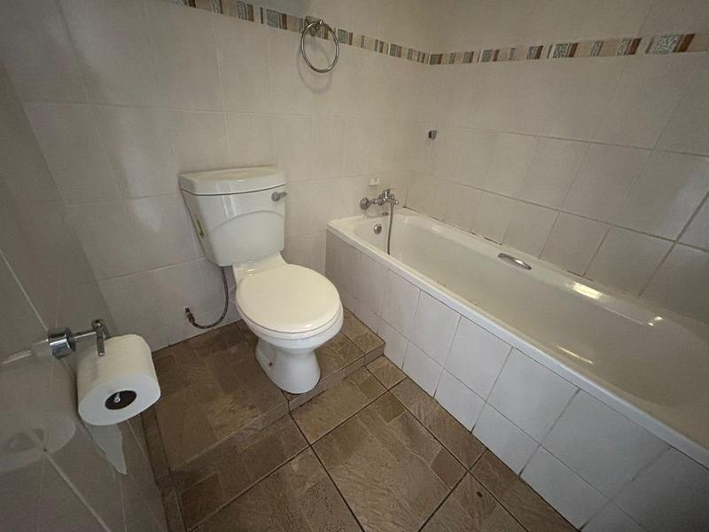 To Let 2 Bedroom Property for Rent in Uvongo KwaZulu-Natal