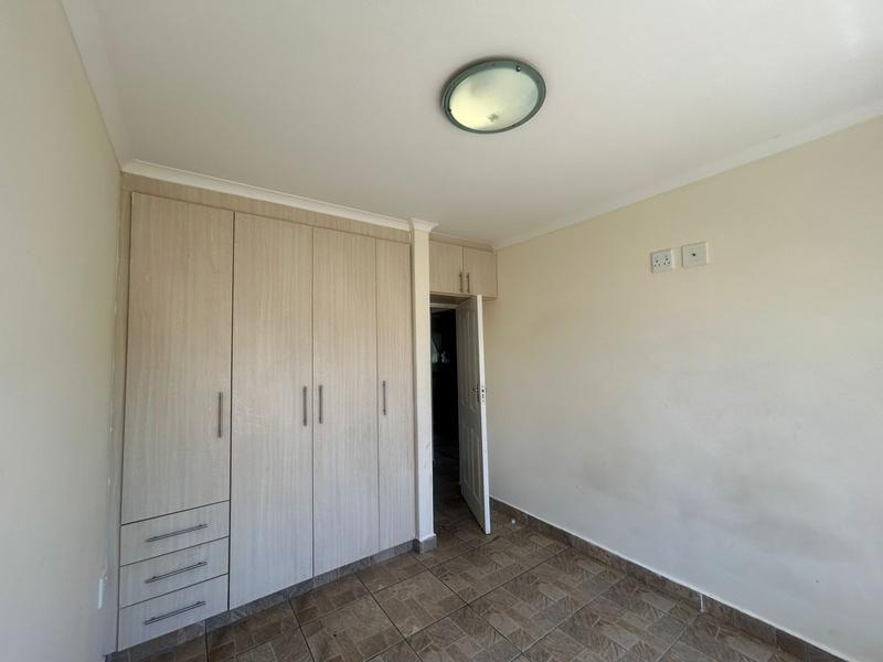 To Let 2 Bedroom Property for Rent in Uvongo KwaZulu-Natal