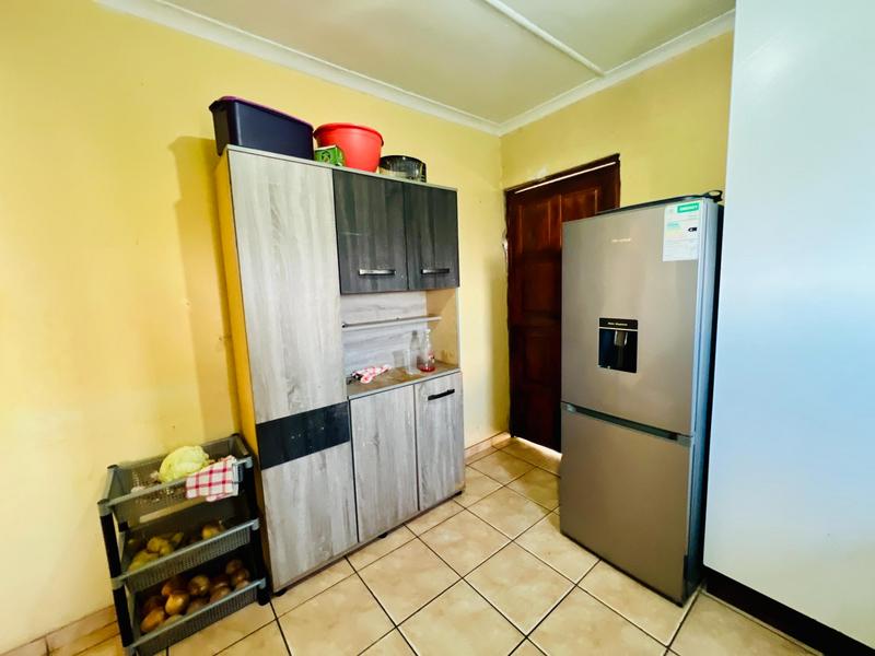 3 Bedroom Property for Sale in Umlazi KwaZulu-Natal