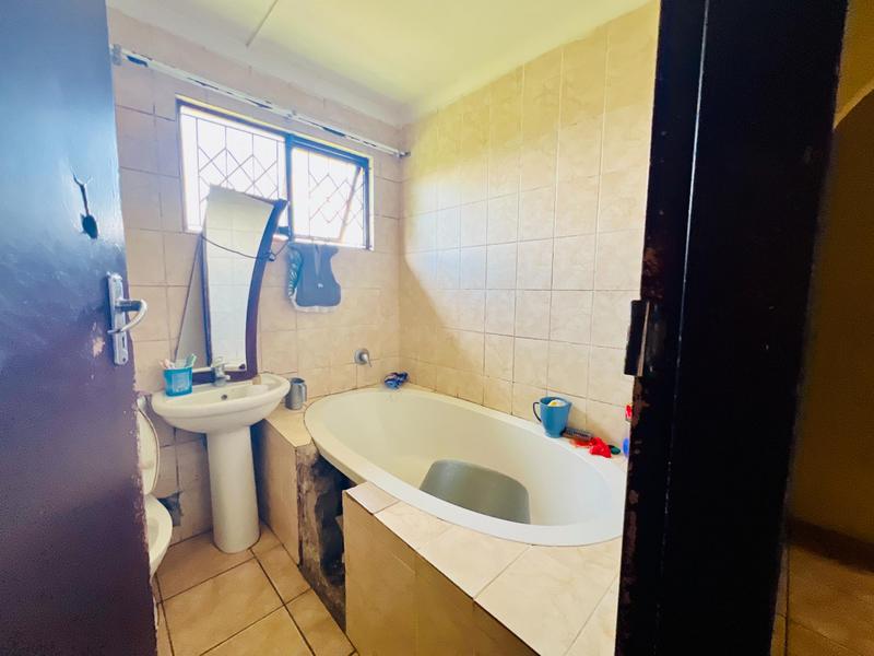 3 Bedroom Property for Sale in Umlazi KwaZulu-Natal