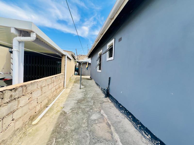 4 Bedroom Property for Sale in Umlazi KwaZulu-Natal