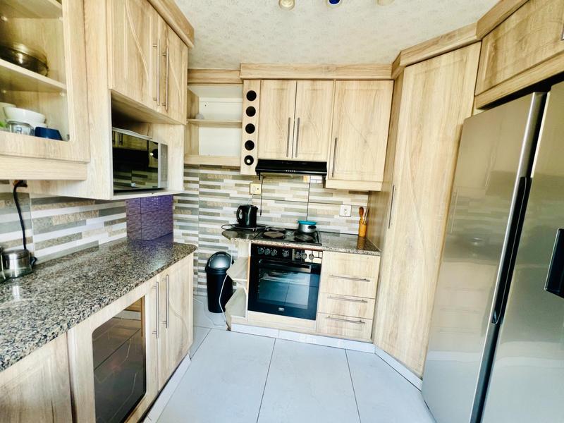 4 Bedroom Property for Sale in Umlazi KwaZulu-Natal