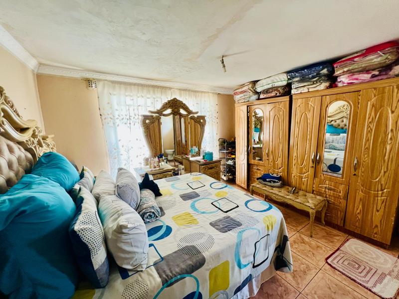 4 Bedroom Property for Sale in Umlazi KwaZulu-Natal