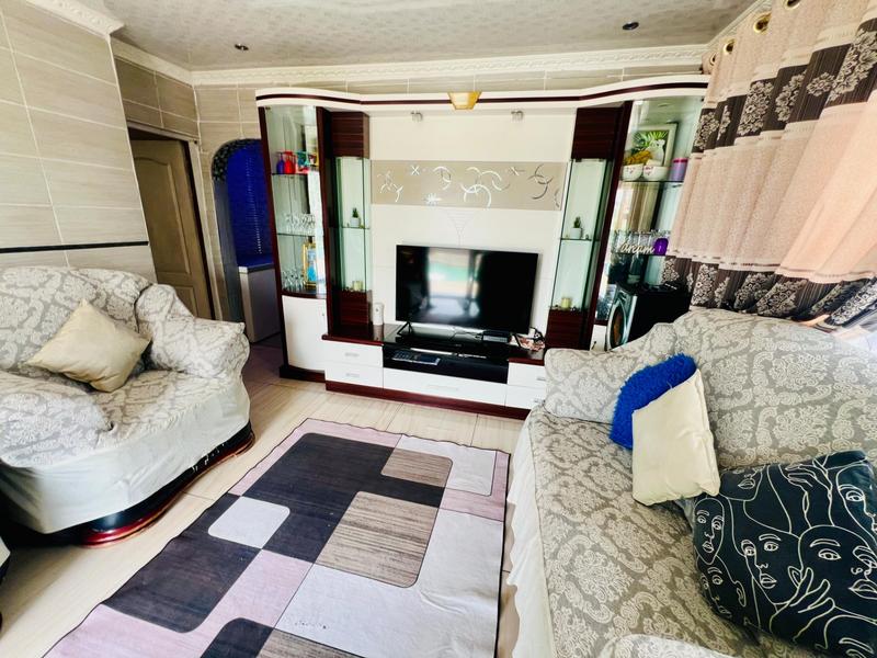 4 Bedroom Property for Sale in Umlazi KwaZulu-Natal