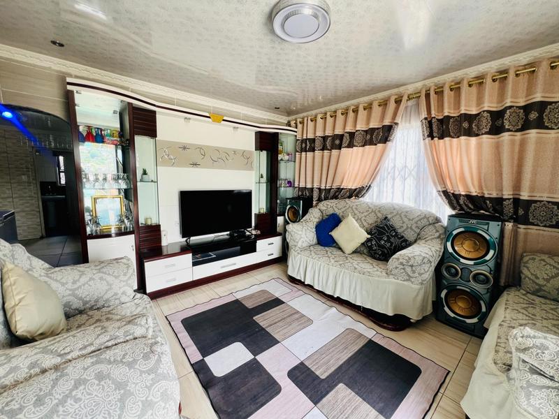 4 Bedroom Property for Sale in Umlazi KwaZulu-Natal