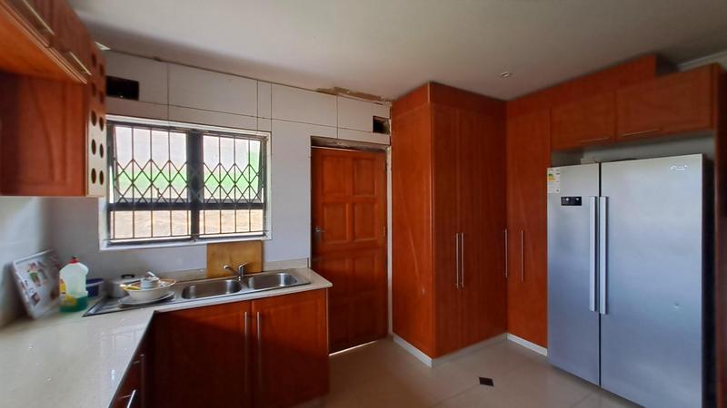 4 Bedroom Property for Sale in Umlazi KwaZulu-Natal