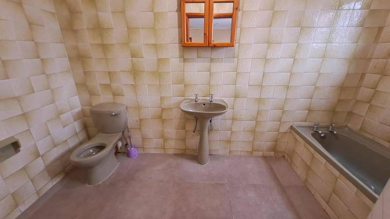 4 Bedroom Property for Sale in Umlazi KwaZulu-Natal