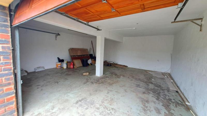 4 Bedroom Property for Sale in Umlazi KwaZulu-Natal