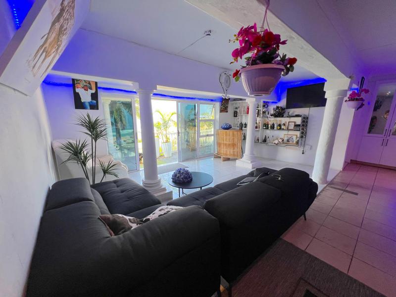 5 Bedroom Property for Sale in Margate KwaZulu-Natal