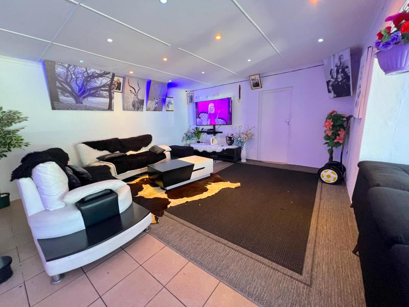 5 Bedroom Property for Sale in Margate KwaZulu-Natal