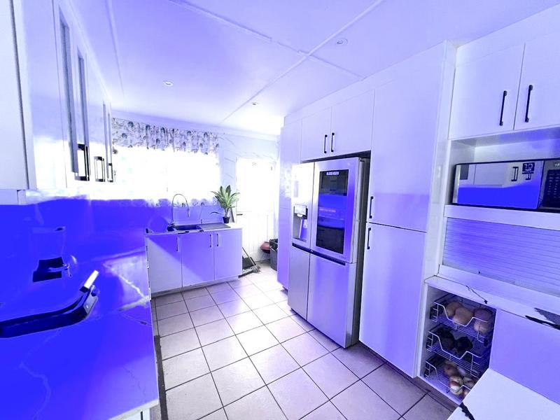 5 Bedroom Property for Sale in Margate KwaZulu-Natal