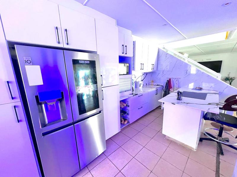 5 Bedroom Property for Sale in Margate KwaZulu-Natal