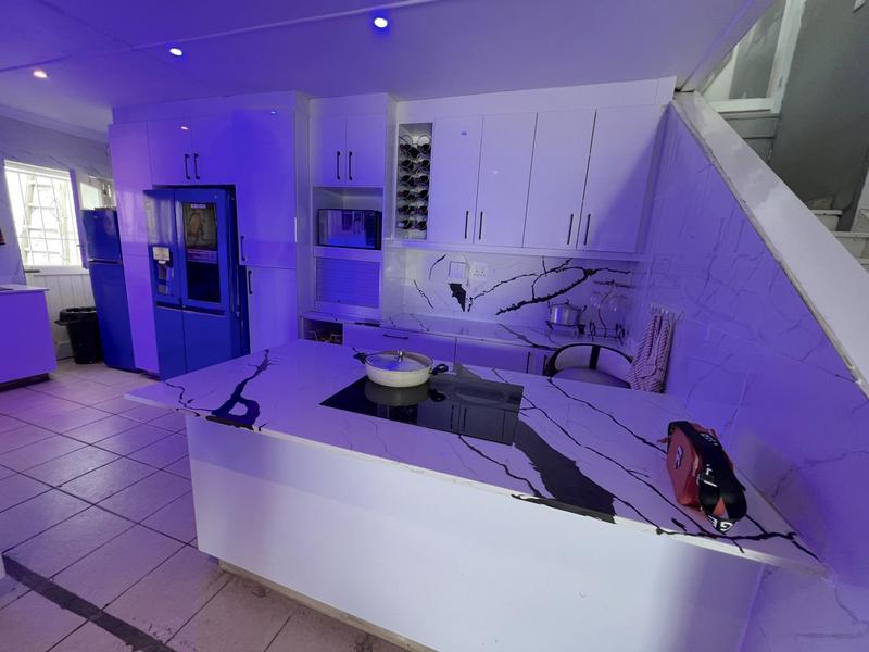 5 Bedroom Property for Sale in Margate KwaZulu-Natal