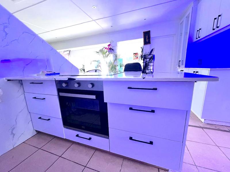 5 Bedroom Property for Sale in Margate KwaZulu-Natal