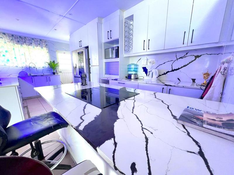 5 Bedroom Property for Sale in Margate KwaZulu-Natal