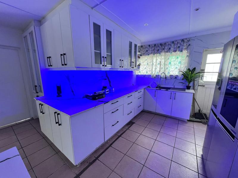 5 Bedroom Property for Sale in Margate KwaZulu-Natal