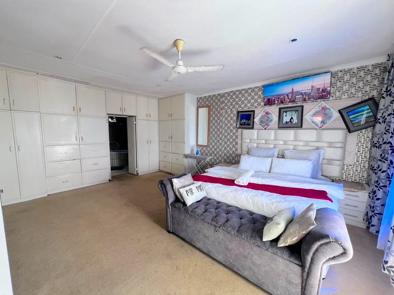 5 Bedroom Property for Sale in Margate KwaZulu-Natal