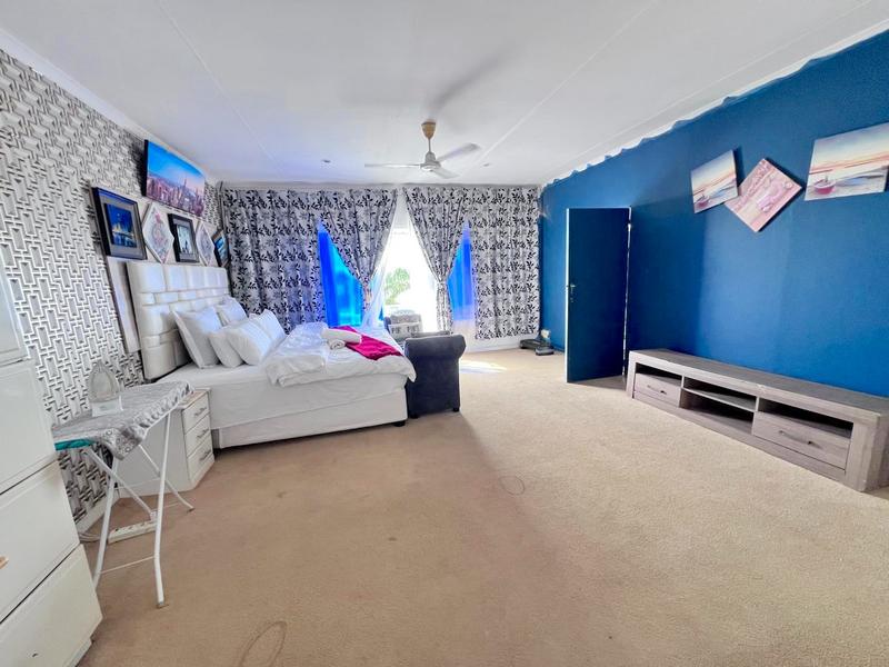 5 Bedroom Property for Sale in Margate KwaZulu-Natal