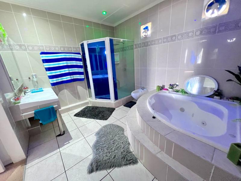 5 Bedroom Property for Sale in Margate KwaZulu-Natal