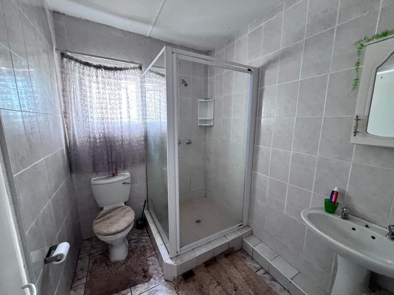 5 Bedroom Property for Sale in Margate KwaZulu-Natal