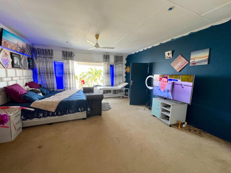 5 Bedroom Property for Sale in Margate KwaZulu-Natal