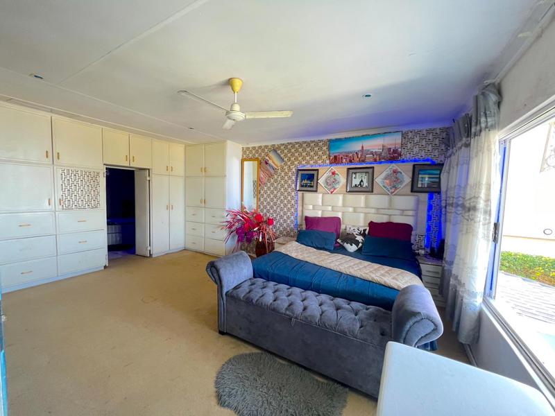5 Bedroom Property for Sale in Margate KwaZulu-Natal