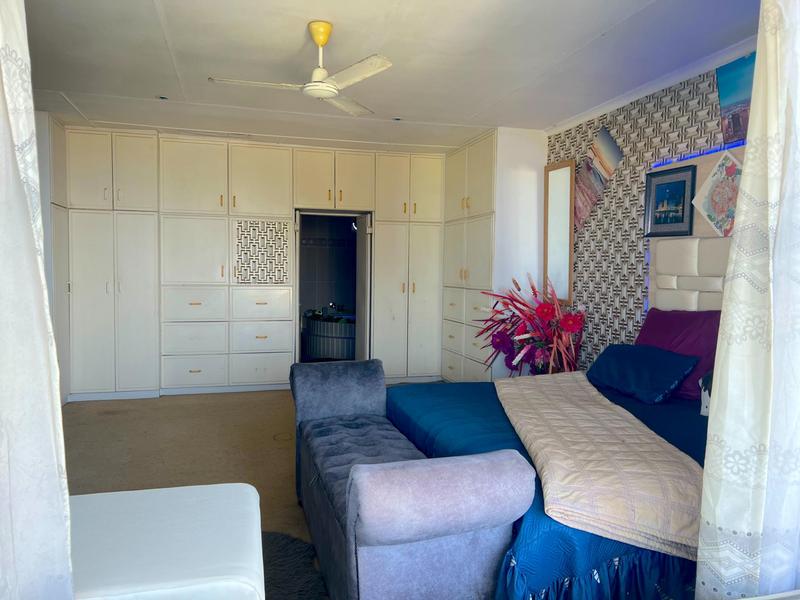 5 Bedroom Property for Sale in Margate KwaZulu-Natal