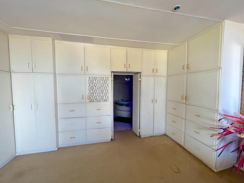 5 Bedroom Property for Sale in Margate KwaZulu-Natal