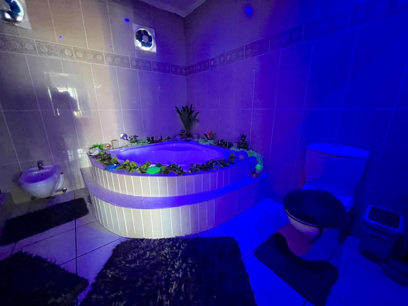 5 Bedroom Property for Sale in Margate KwaZulu-Natal