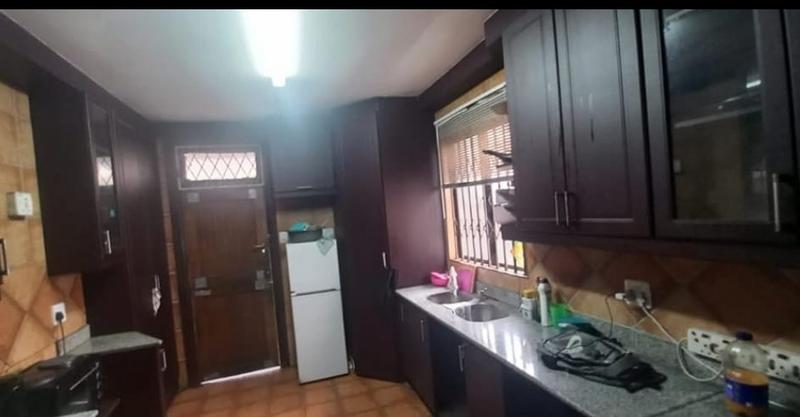 5 Bedroom Property for Sale in Umbilo KwaZulu-Natal