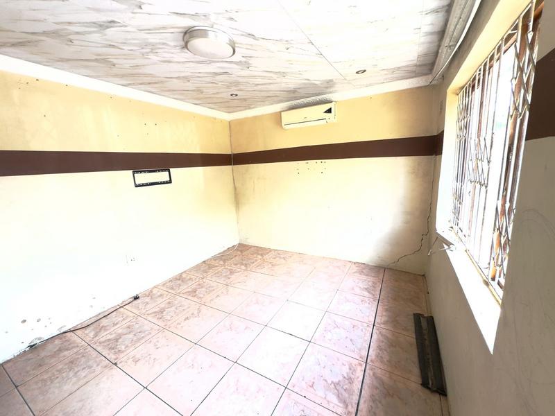 2 Bedroom Property for Sale in Umlazi Q KwaZulu-Natal