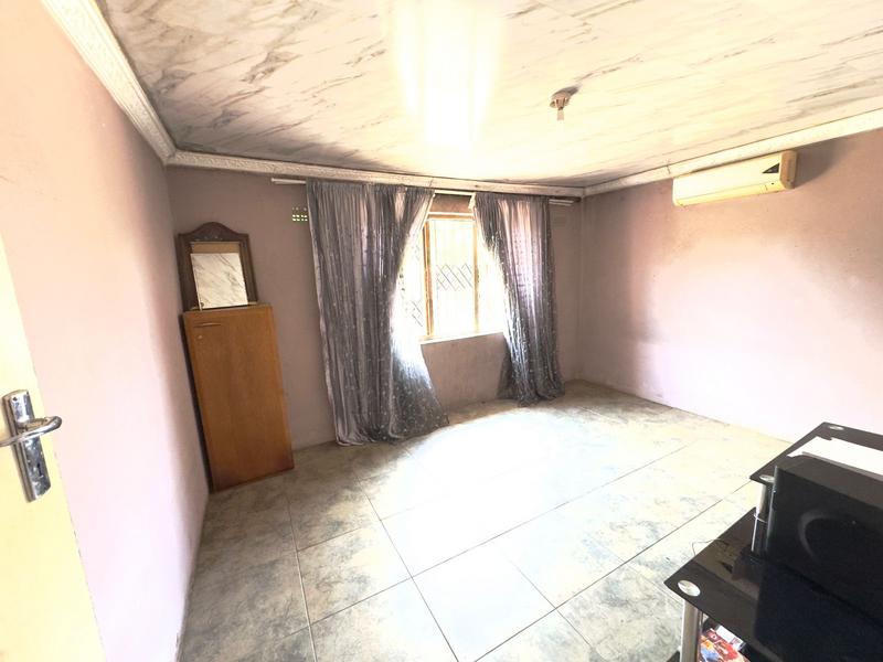 2 Bedroom Property for Sale in Umlazi Q KwaZulu-Natal