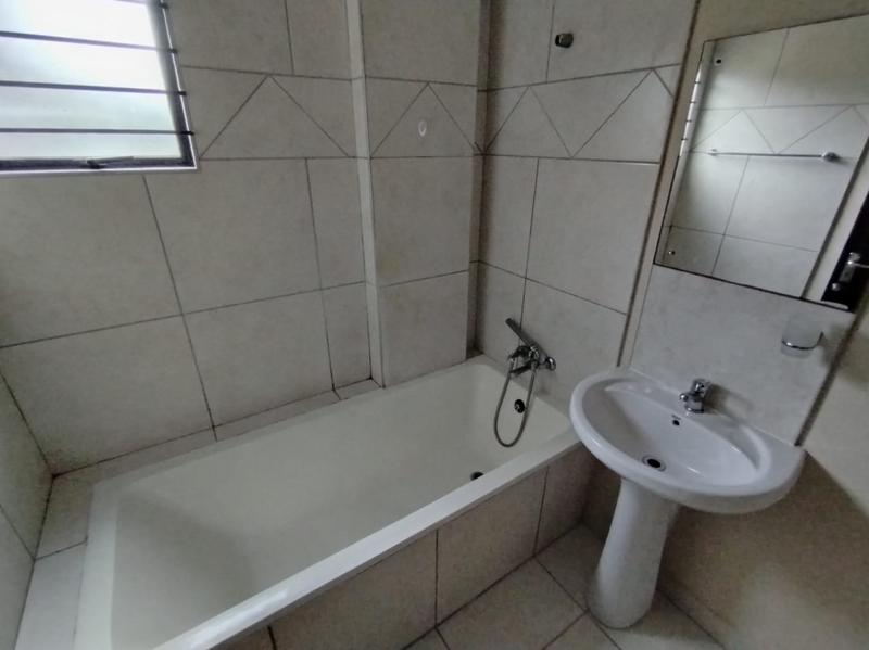 2 Bedroom Property for Sale in Waterways KwaZulu-Natal