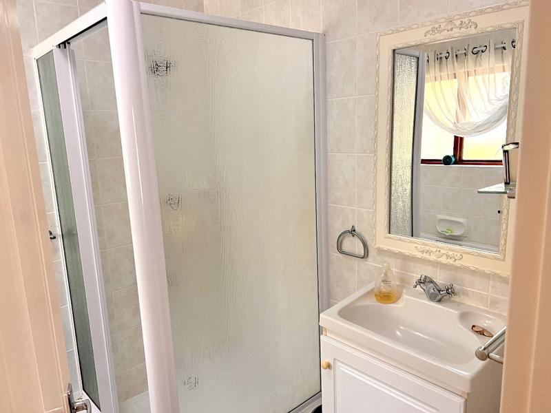 To Let 4 Bedroom Property for Rent in St Michaels On Sea KwaZulu-Natal