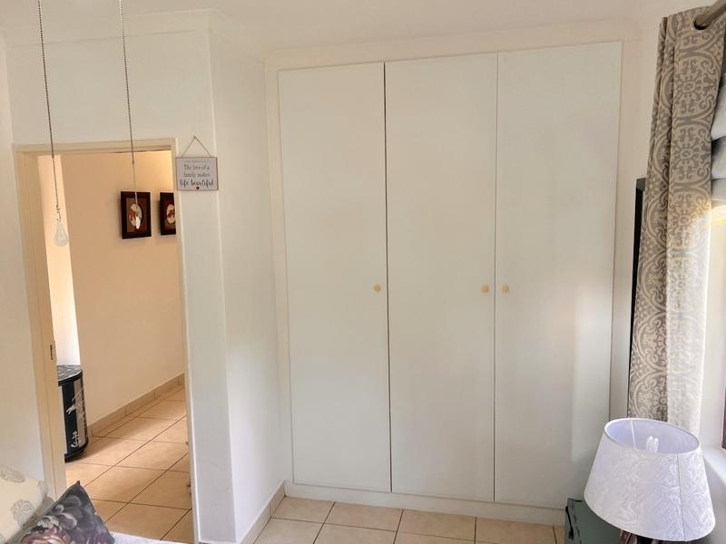 To Let 4 Bedroom Property for Rent in St Michaels On Sea KwaZulu-Natal