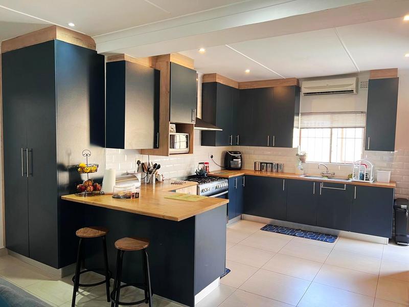6 Bedroom Property for Sale in Port Edward KwaZulu-Natal